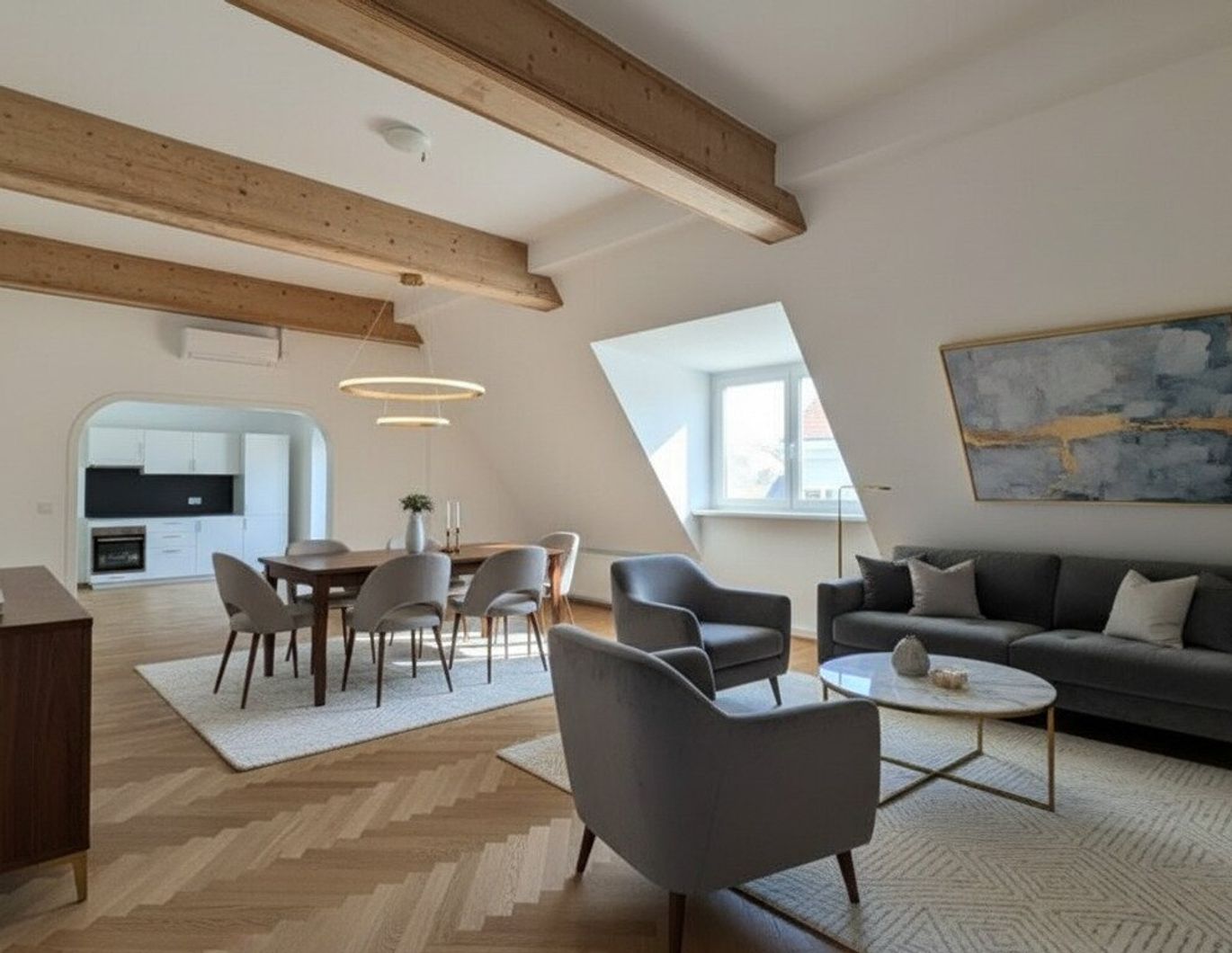 CHARMANTE DG-WOHNUNG MIT BALKON