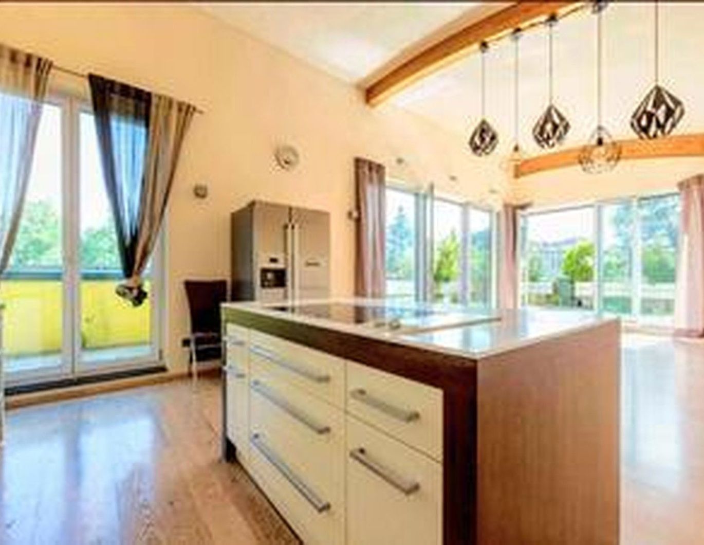 PENTHOUSE der Extraklasse - auf über 300 m² Nutzfläche. PURE FREIHEIT auf 143 m² XXL-Dachterrasse.