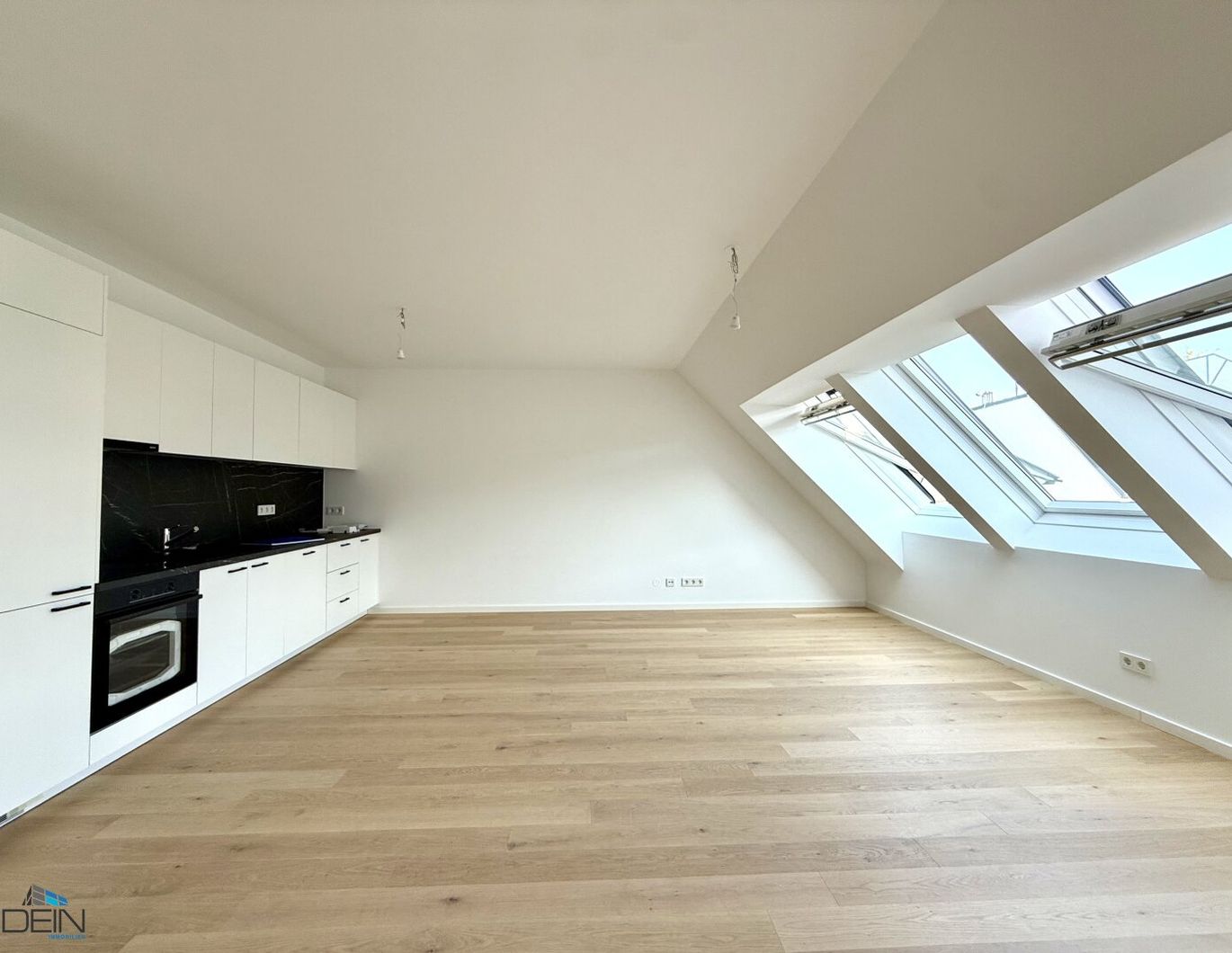 PREISREDUKTION! EXKLUSIVE 3 ZIMMER DG-WOHNUNG MIT EINER KLEINEN TERRASSE IN STAMMERSDORF!