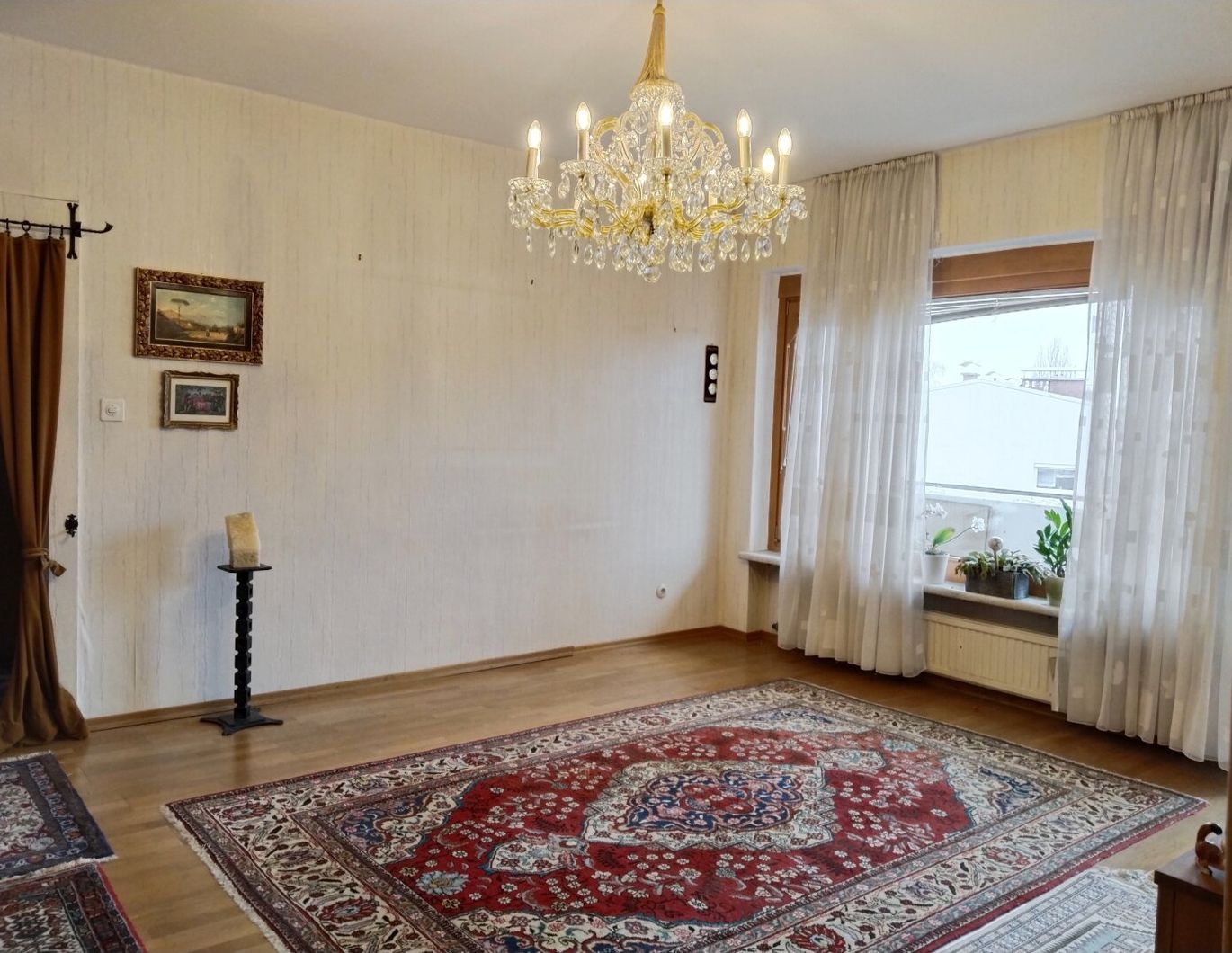 Großzügige 4,5-Zimmer-Wohnung mit Loggia in zentraler Ruhelage!