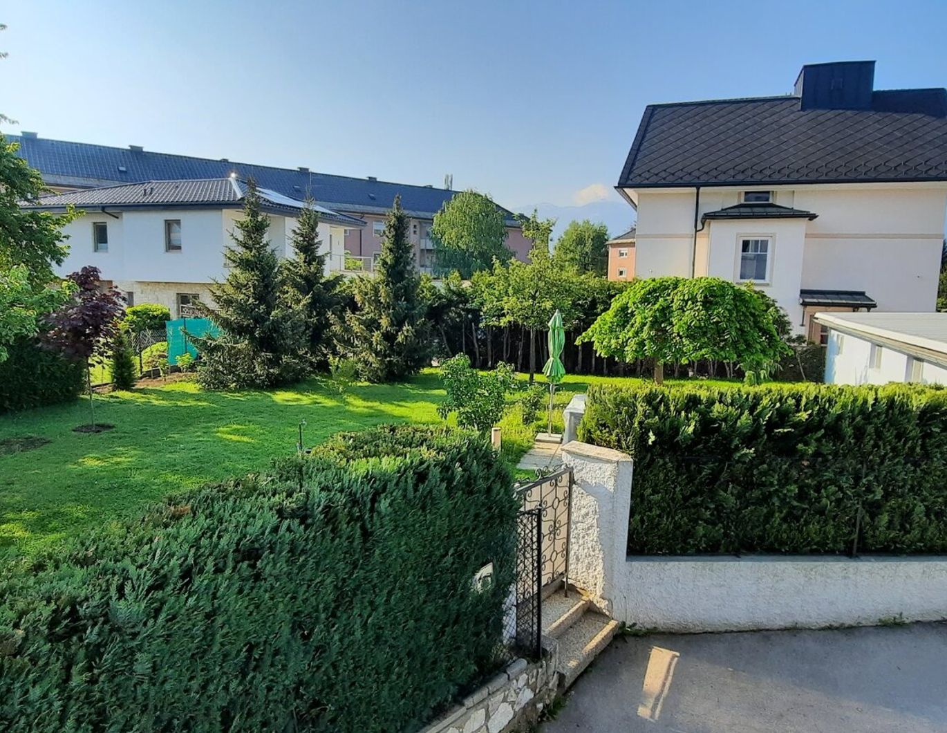 Sonnige, großräumige 4-Zimmer-Altbauwohnung in Top-Stadtlage