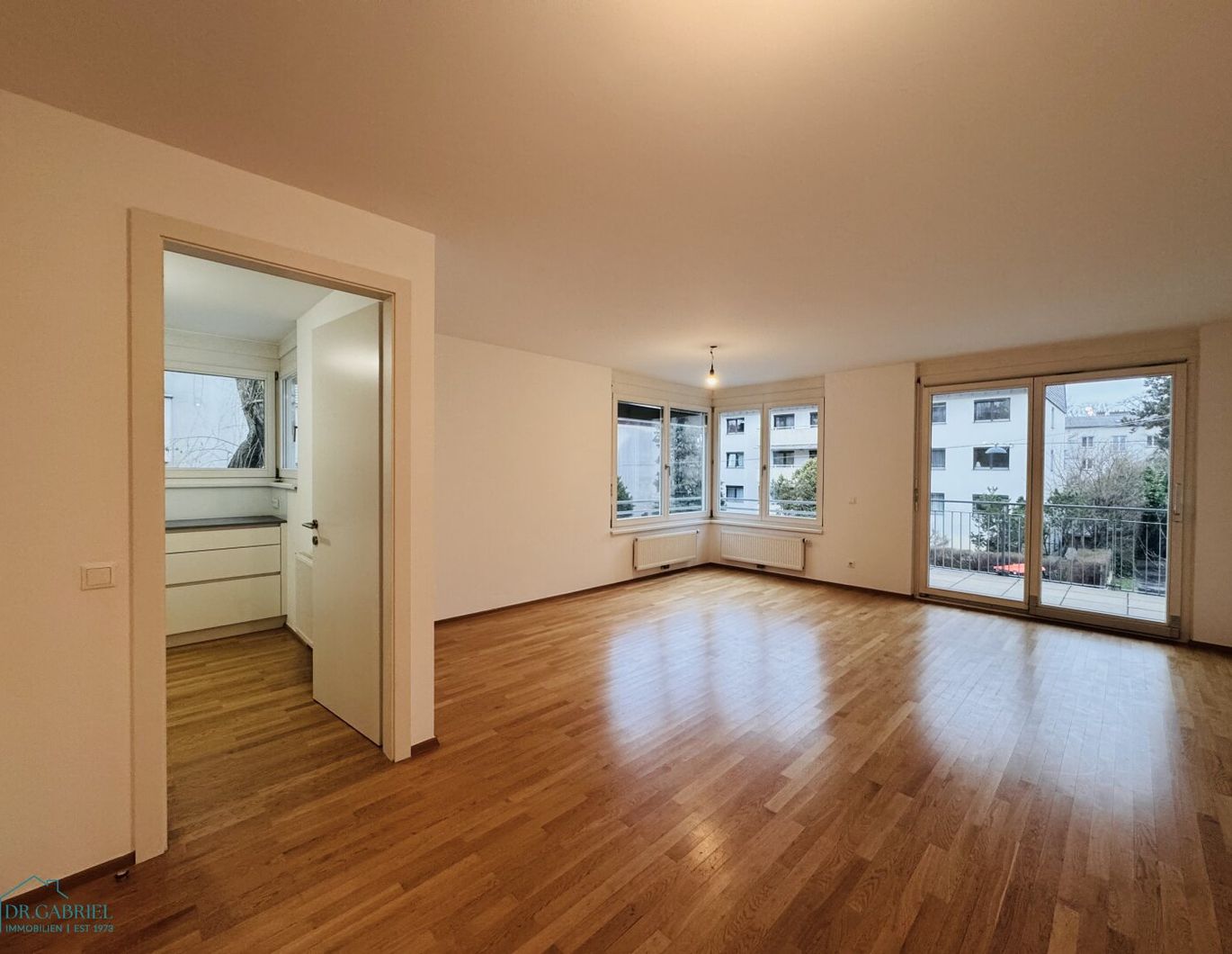 BALKONWOHNUNG MIT GRÜNBLICK