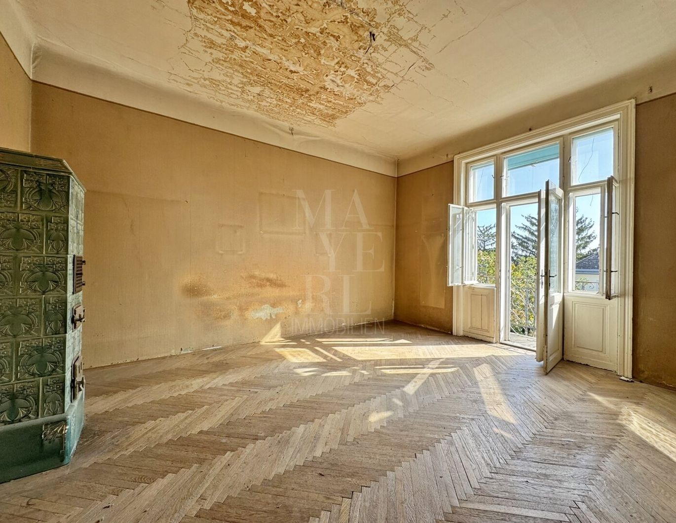 Sanierungsbedürftige Altbauwohnung mit Balkon - Gersthof