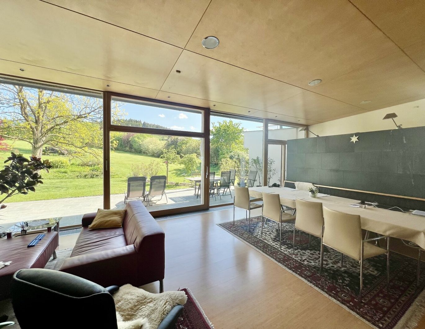 Architekten-Villa in traumhafter Landschaft - ein Rückzugsort mit höchster Wohnqualität.