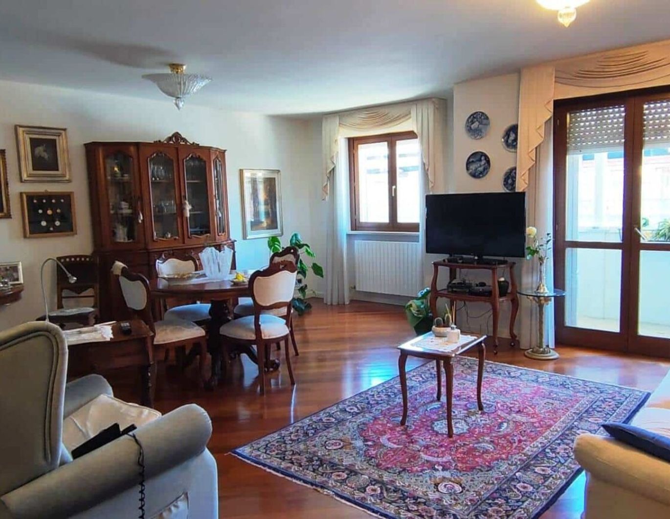 SCHÖNES PENTHOUSE IM ZENTRUM VON GRADO MIT TERRASSE UND PARKPLATZ