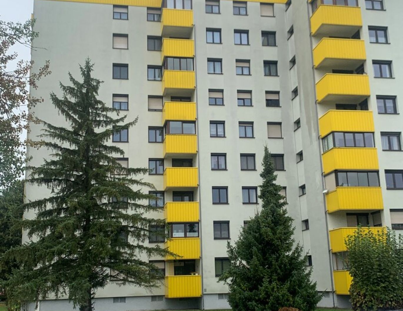 Zentral gelegene 4-Zimmer-Familienwohnung mit Balkon und Einzelgarage