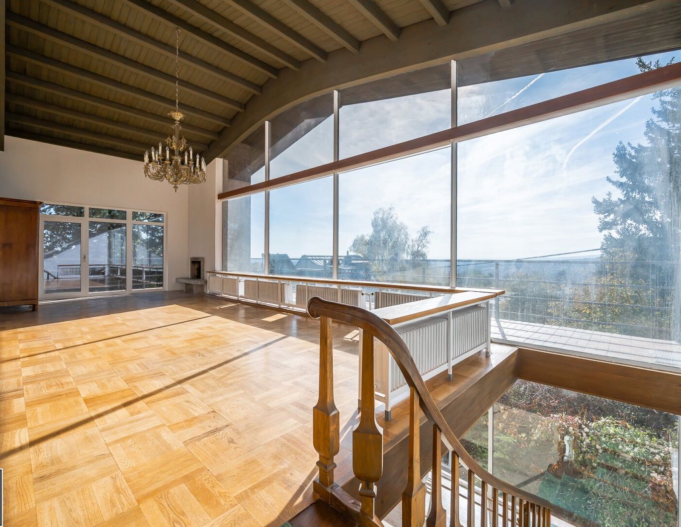 Erstbezug nach Sanierung: Großes Einfamilienhaus in einzigartiger Lage mit Weitblick und vielen Zimmern, Blick ins Grüne und in absoluter Ruhelage