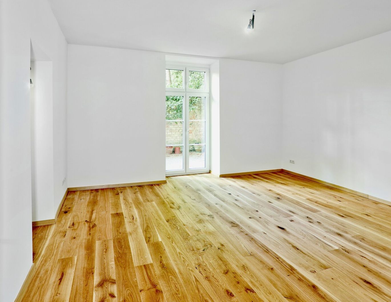Generalsanierte Wohnung in absoluter Ruhelage!