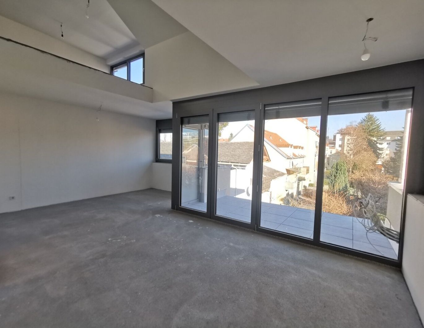 Erstbezug: Exklusives Penthouse mit Galerie und Loggia in schönem Gründerzeithaus mitten im Herz-Jesu-Viertel!