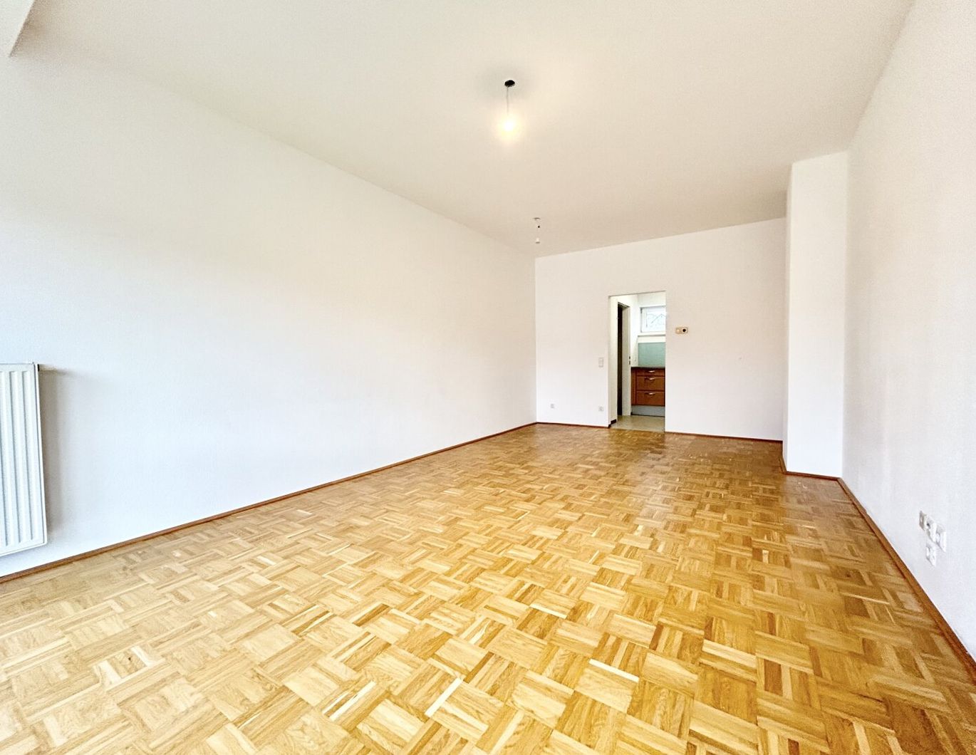 WOHNEN IN TOP LAGE - 3 ZIMMER WOHNUNG MIT BALKON UND TIEFGARAGENPARKPLATZ