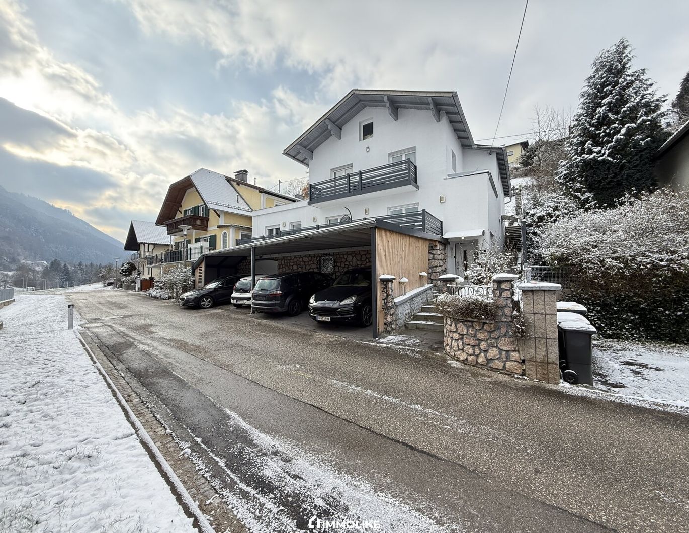 Mehrfamilienhaus in sonniger Grünruhelage in Gmunden - 3 Wohneinheiten, Carport, Garten & Bergblick!