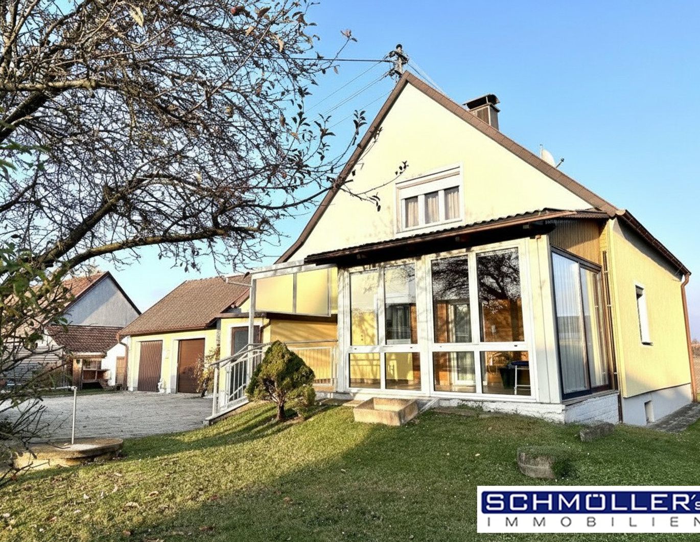 Ein- oder Zweifamilienhaus mit großem Garten