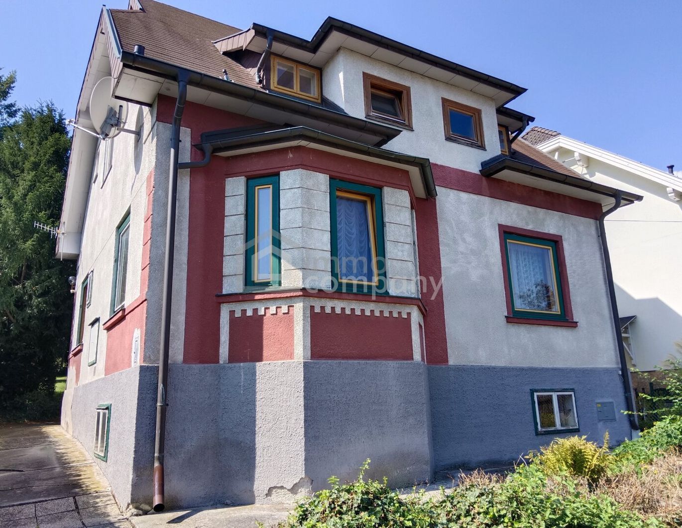 Romantisches Haus mit großem Garten