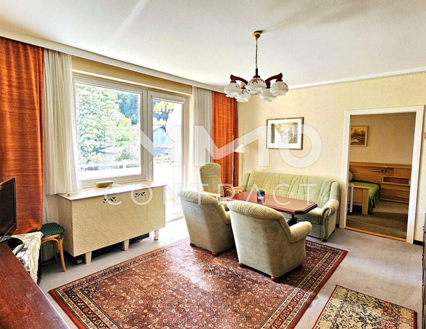 Lichtdurchflutete, renovierungsbedürftige 3-Zimmer-Wohnung mit großer Süd-Loggia