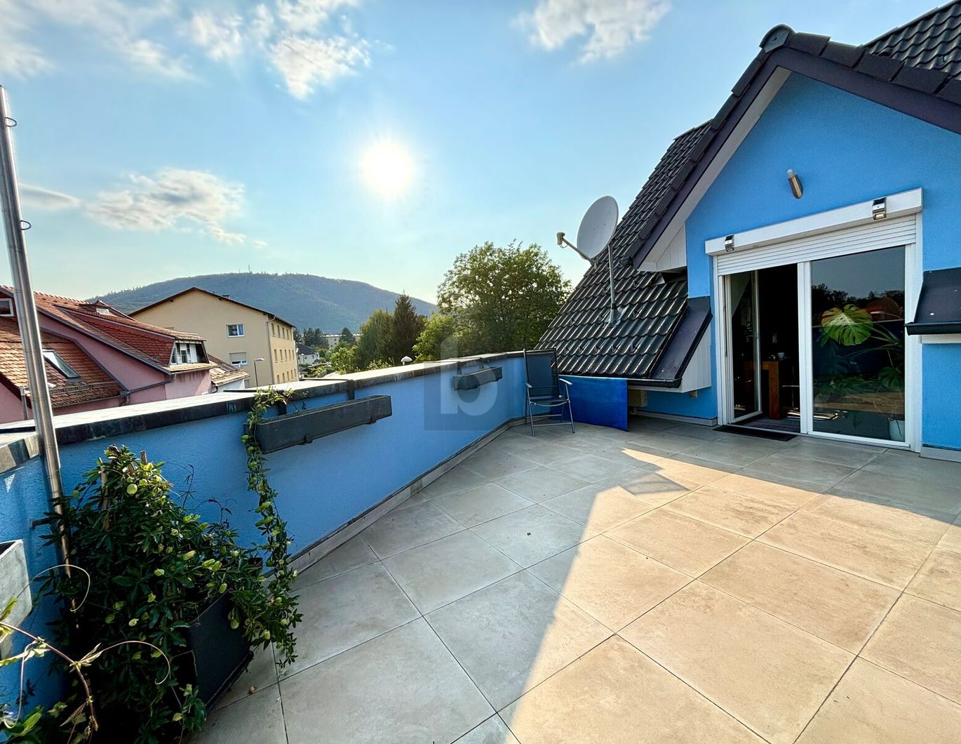 TERRASSENTRAUM MIT PARKPLATZ