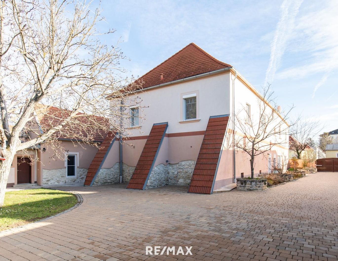 Historischer Gutshof, hochwertig kernsaniert mit 3.721 m² Grundstück!