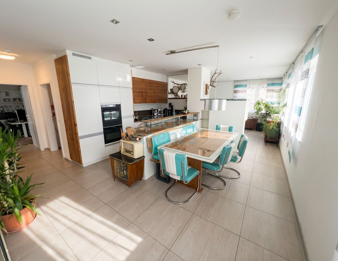 Stilvolles Einfamilienhaus mit hochwertiger Ausstattung und Doppelgarage