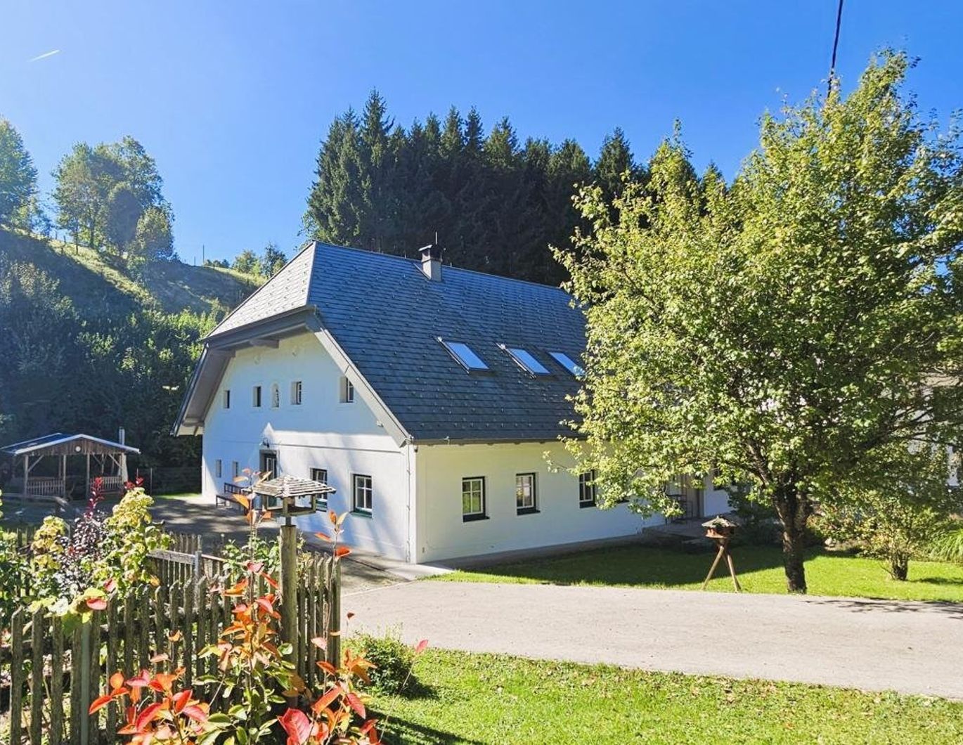 Ein Juwel, ein Sacherl des 18. Jahrhunderts - Historisches Anwesen mit modernem Wohntraum und idyllischem Grundstück!