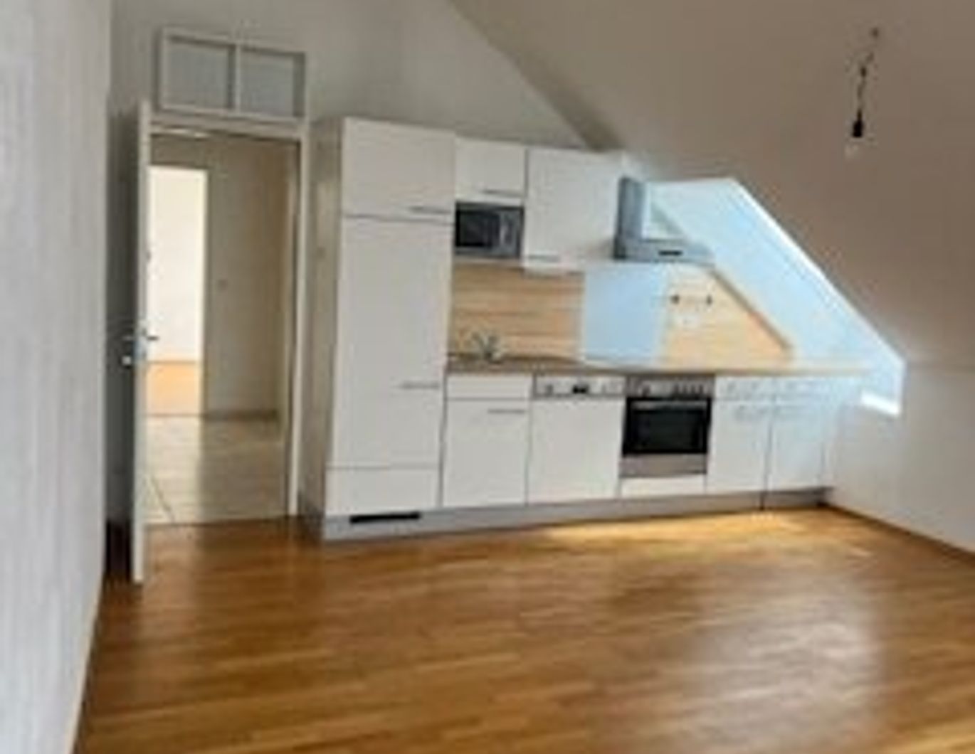 ANLEGERWOHNUNG: Schöne Dachgeschosswohnung, in bester Stadtlage Nähe der Universitäten im Bezirk Graz Leonhard, gepflegt mit guter Ausstattung - 58.85m²