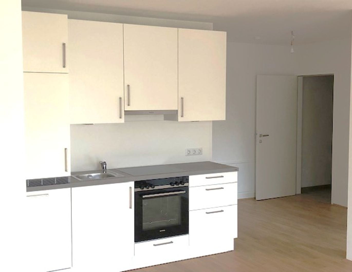 Ruhige und verkehrsgünstige Single- oder Paarwohnung, mit Balkon ins Grüne, zu vermieten