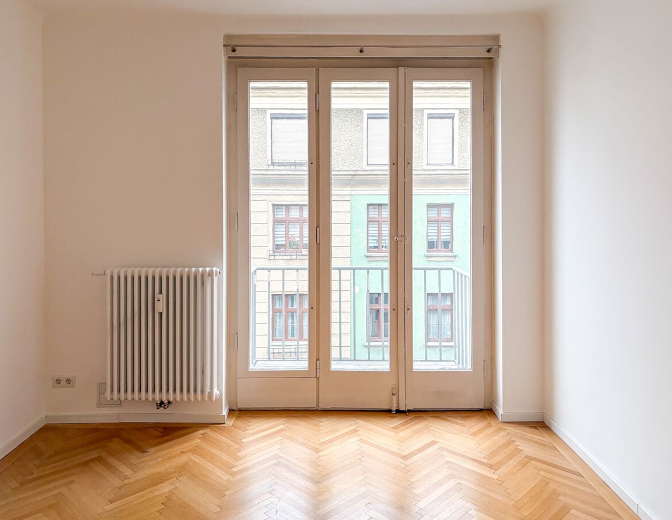 Unmittelbare Naschmarkt-Nähe: Sehr helle Altbauwohnung