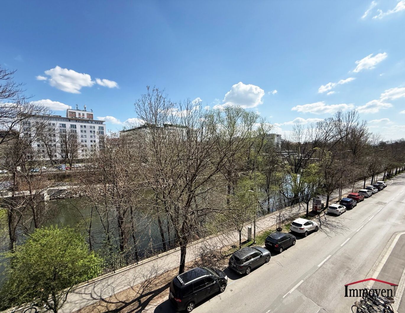 UNBEFRISTET und teilsaniert - Moderne 2-Zimmerwohnung mit Blick auf den Schlossberg!