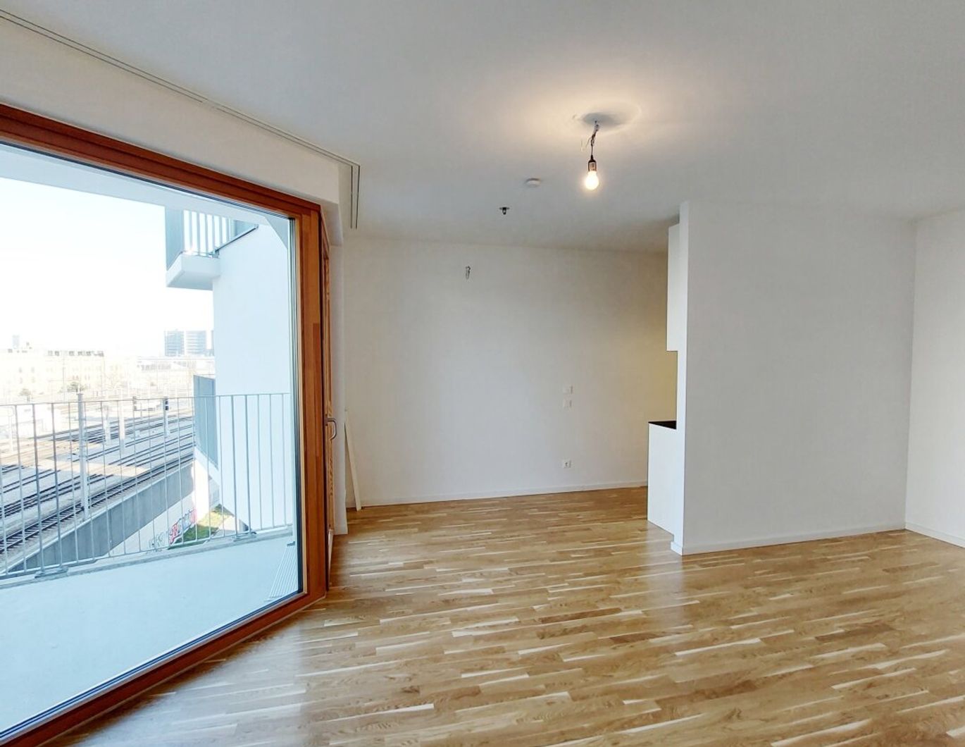 Sonnwendviertel: 1-Zimmer-Wohnung mit Balkon im 16. OG - Fitnessraum, Co-Working & Rooftop-Terrasse inklusive!