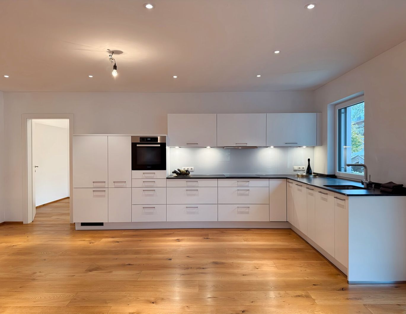 Ihr Wohlfühl-Zuhause in Niederau - elegante Wohnung mit Designküche und Balkon mit Bergblick
