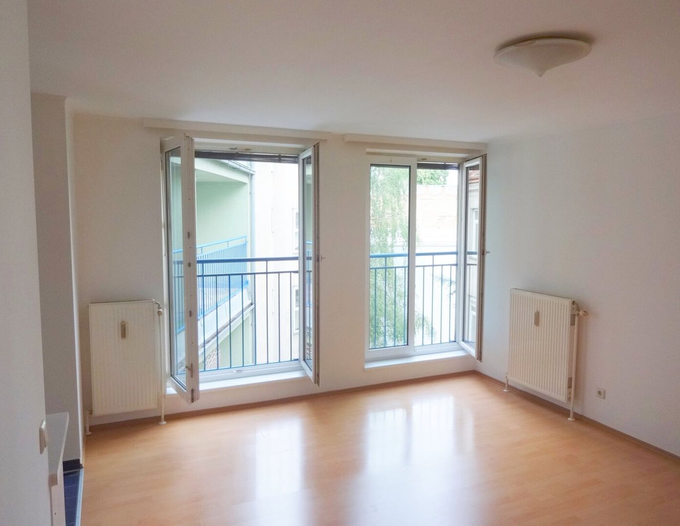 Ruhige, helle 2 Zimmer Wohnung, Innenhoflage, 3.Liftstock, Neubau