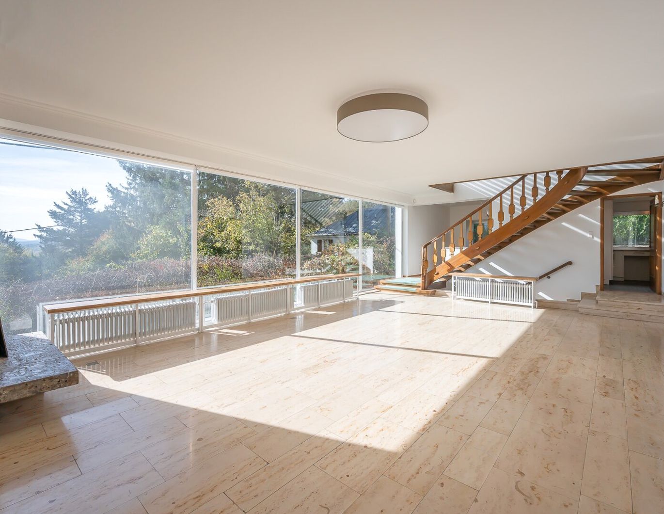 Erstbezug nach Sanierung: Großes Einfamilienhaus in einzigartiger Lage mit Weitblick und vielen Zimmern, Blick ins Grüne und in absoluter Ruhelage