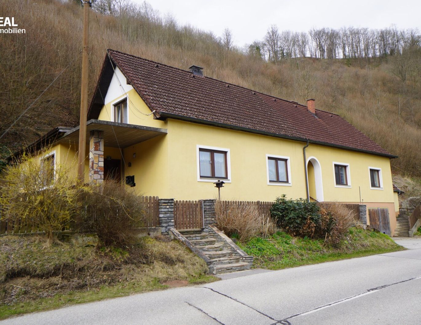 Großzügiges Wohnhaus mit Garten und Schuppen