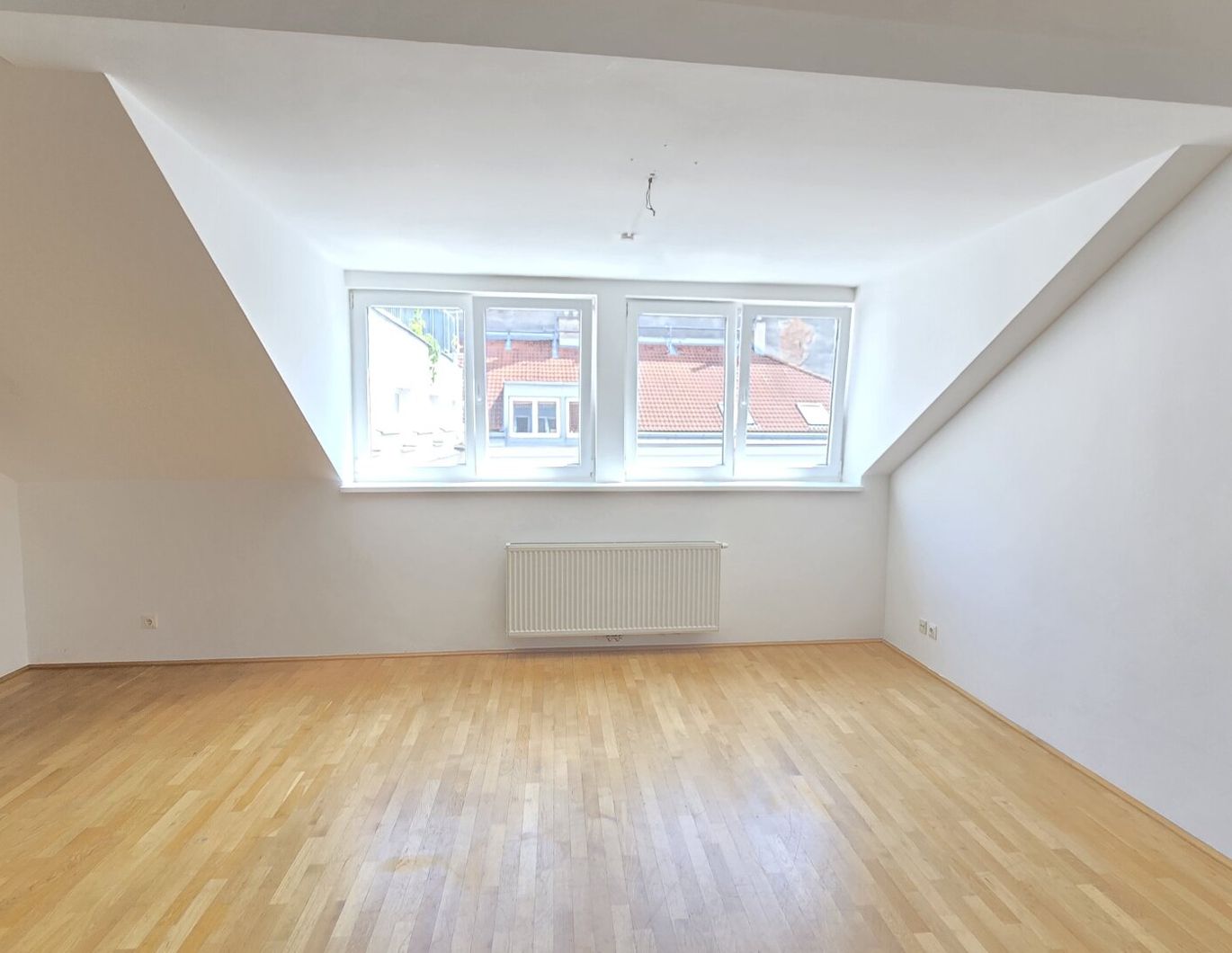 Schöne 4 Zimmer Wohnung mit große Terrasse. Nähe Westbahnhof U3/U6