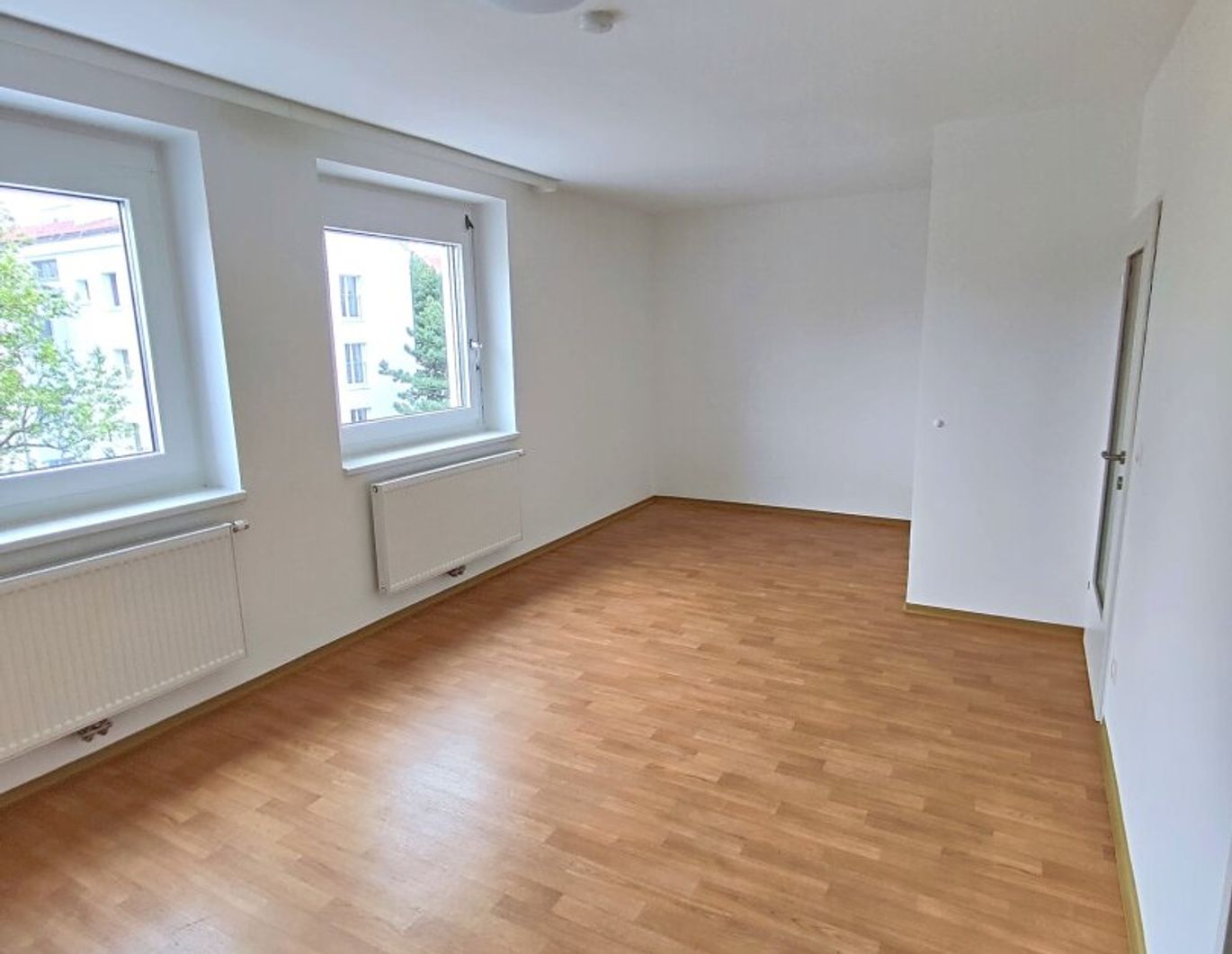 Unbefristet, wunderschöne ruhige Wohnung mit Grünblick im 2.OG, 3 Min zur U3, sehr sicheres Haus, RIN 22