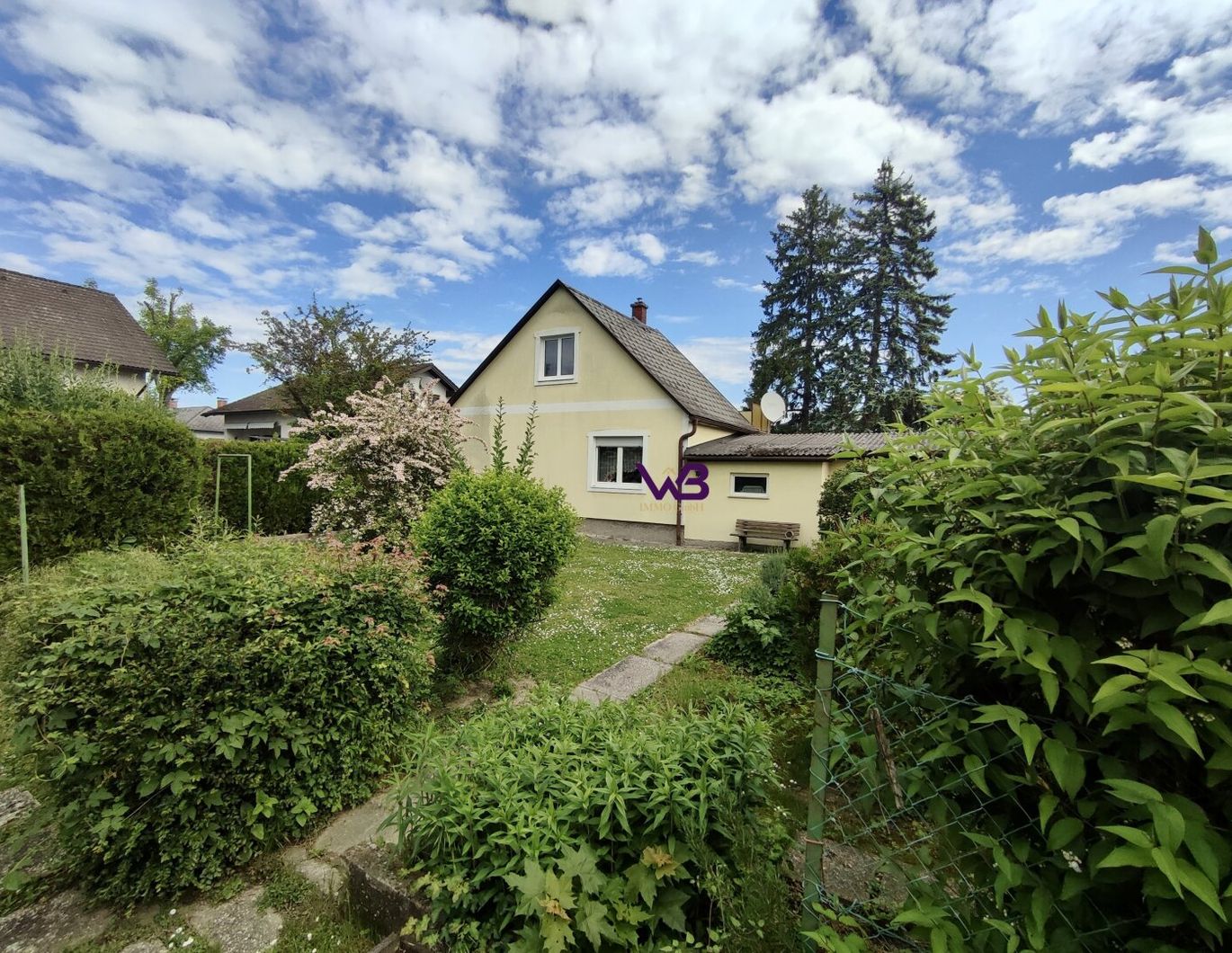 KAUFPREIS nochmals reduziert !!!! 700 m² großes Eckgrundstück mit Einfamilienhaus und großem Garten zu verkaufen!