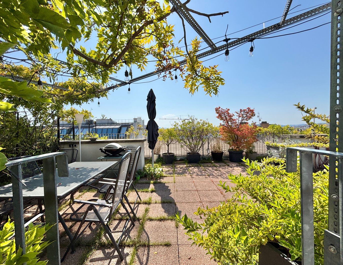 Grüner Dachgarten mit Blick über Wien I exklusive DG - Wohnung I Großzügige Fensterflächen mit Rollläden I Klimaanlage