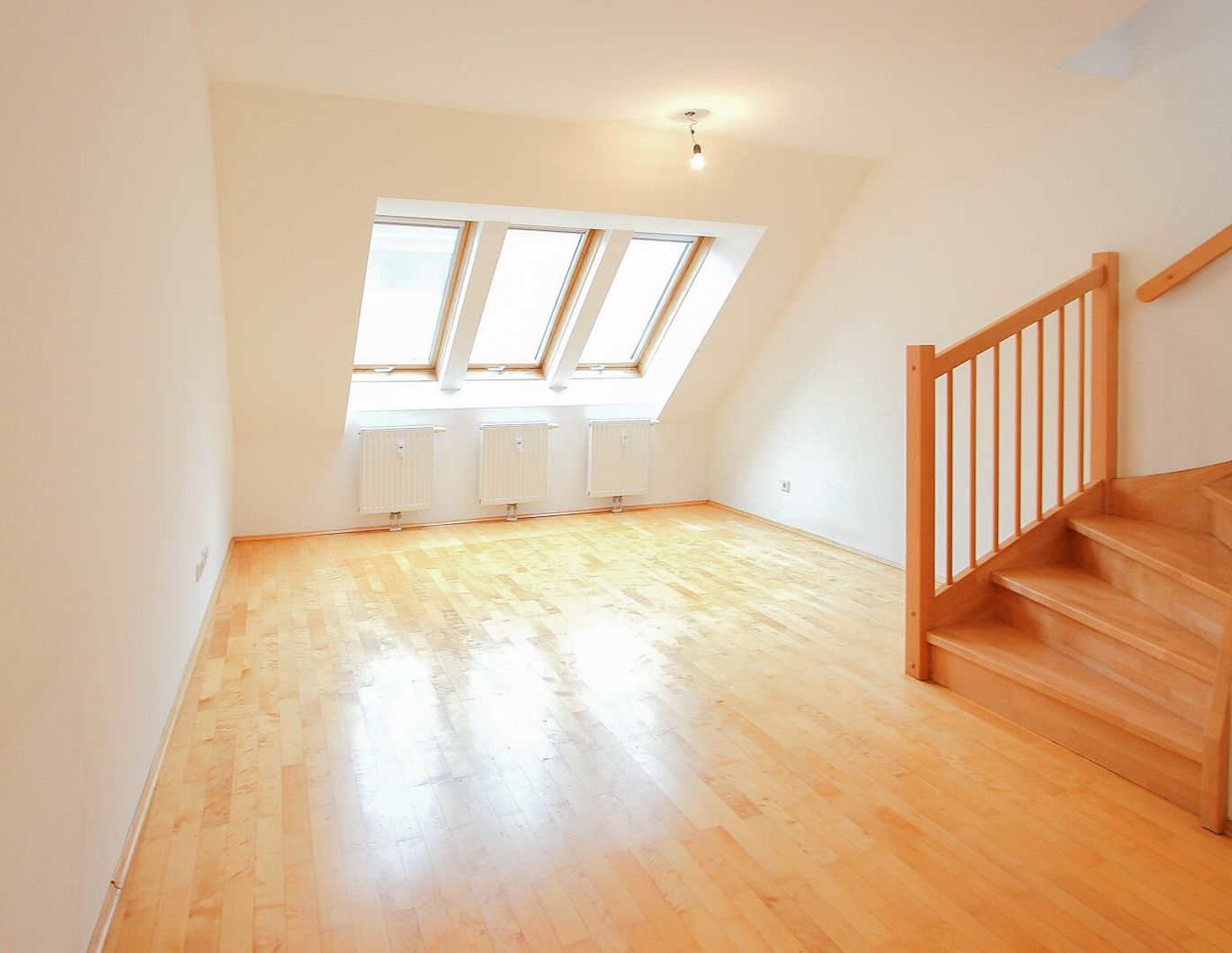 Lichtdurchflutete DG-Maisonette in Top Lage