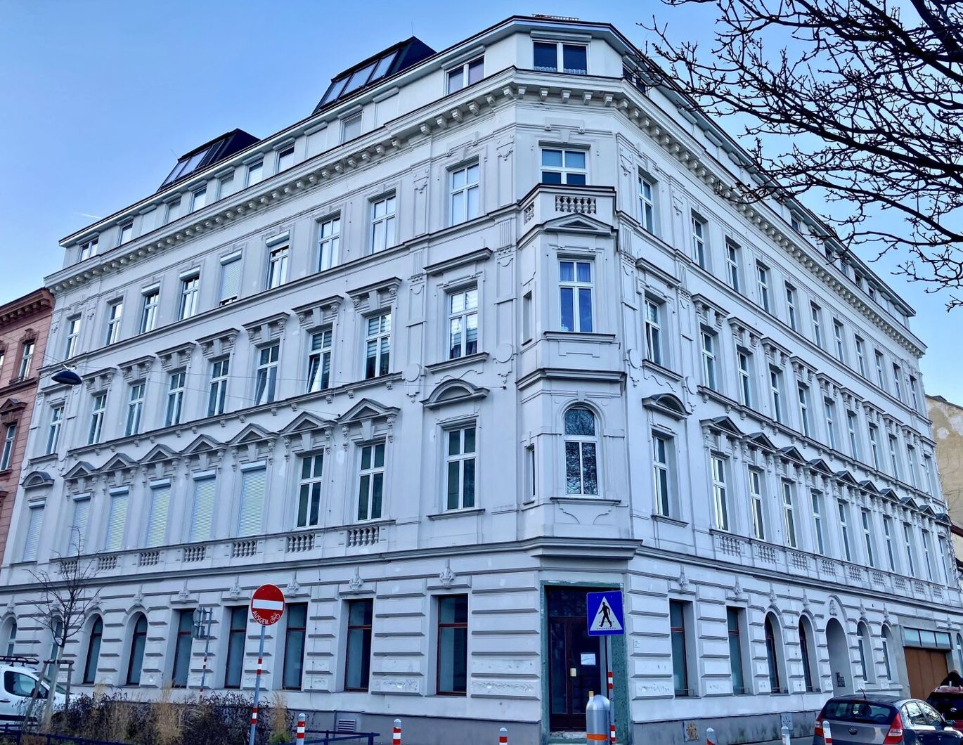 Klein aber fein! 1-Zimmer Wohnung Nähe U6 Jägerstraße! Sanierungsbedürftig!