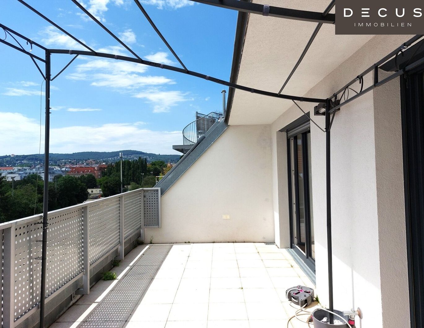 DAS DOMIZIL IHRER TRÄUME | ELEGANTE 3 ZIMMER DG-WOHNUNG 109 m² | SÜDWESTTERRASSE 18m²| TOPZUSTAND | RUHELAGE