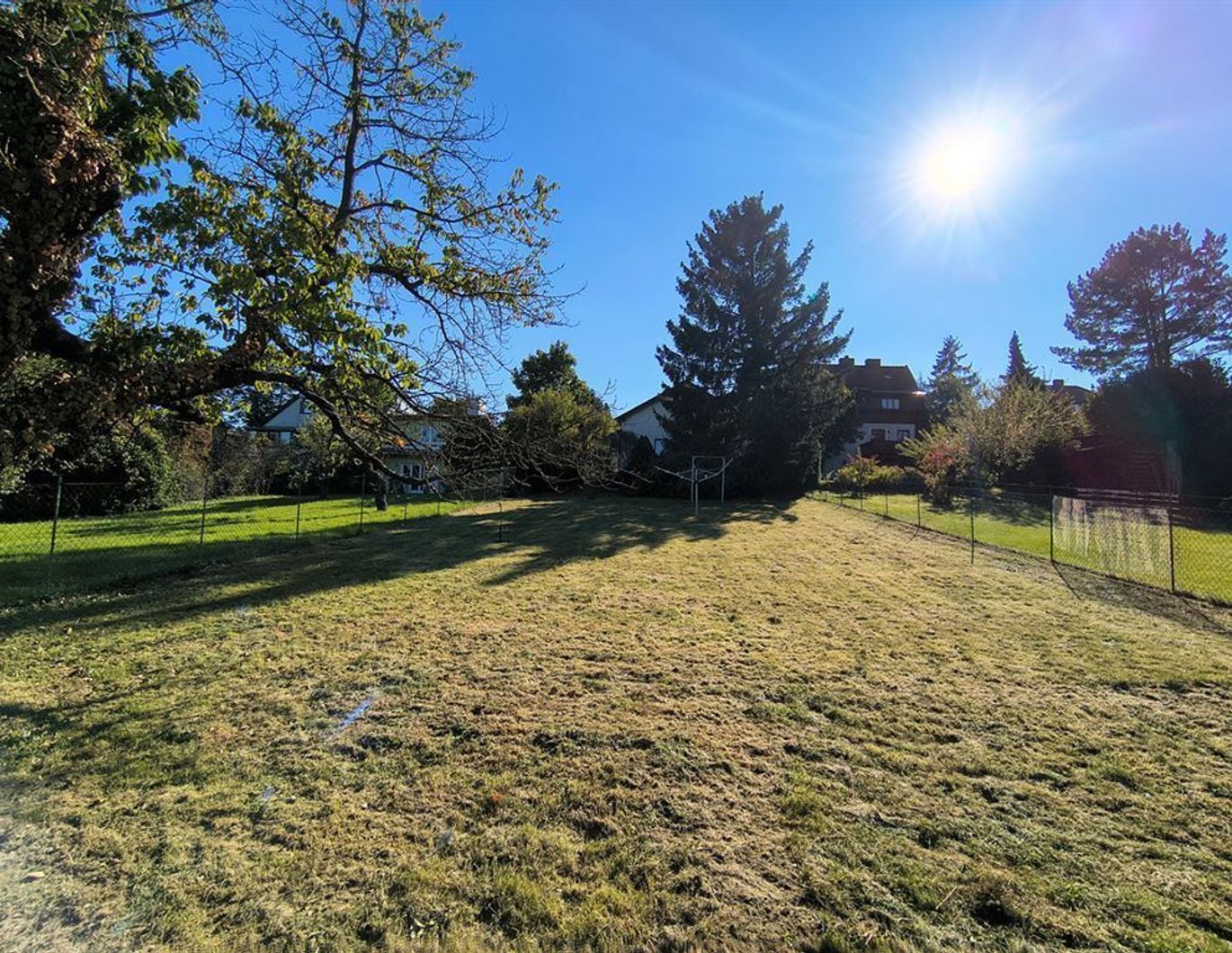 2380 Perchtoldsdorf/Nähe Wiener Stadtgrenze: Einfamilienhaus - Ruhig gelegenes, sonniges 1020m² Grundstück mit hohem Potenzial