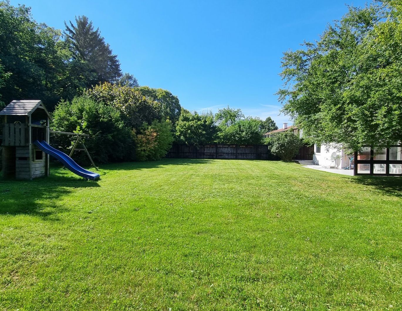 FAMILIENTRAUM MIT GROSSEM GARTEN