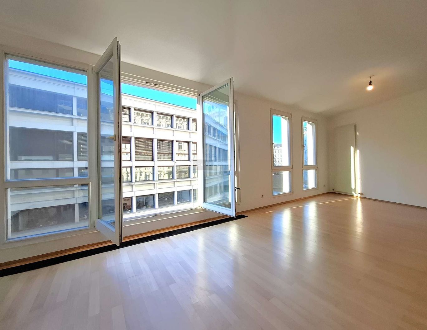 Ruhige 3-Zimmer-Wohnung beim Karlsplatz - VIDEO verfügbar !