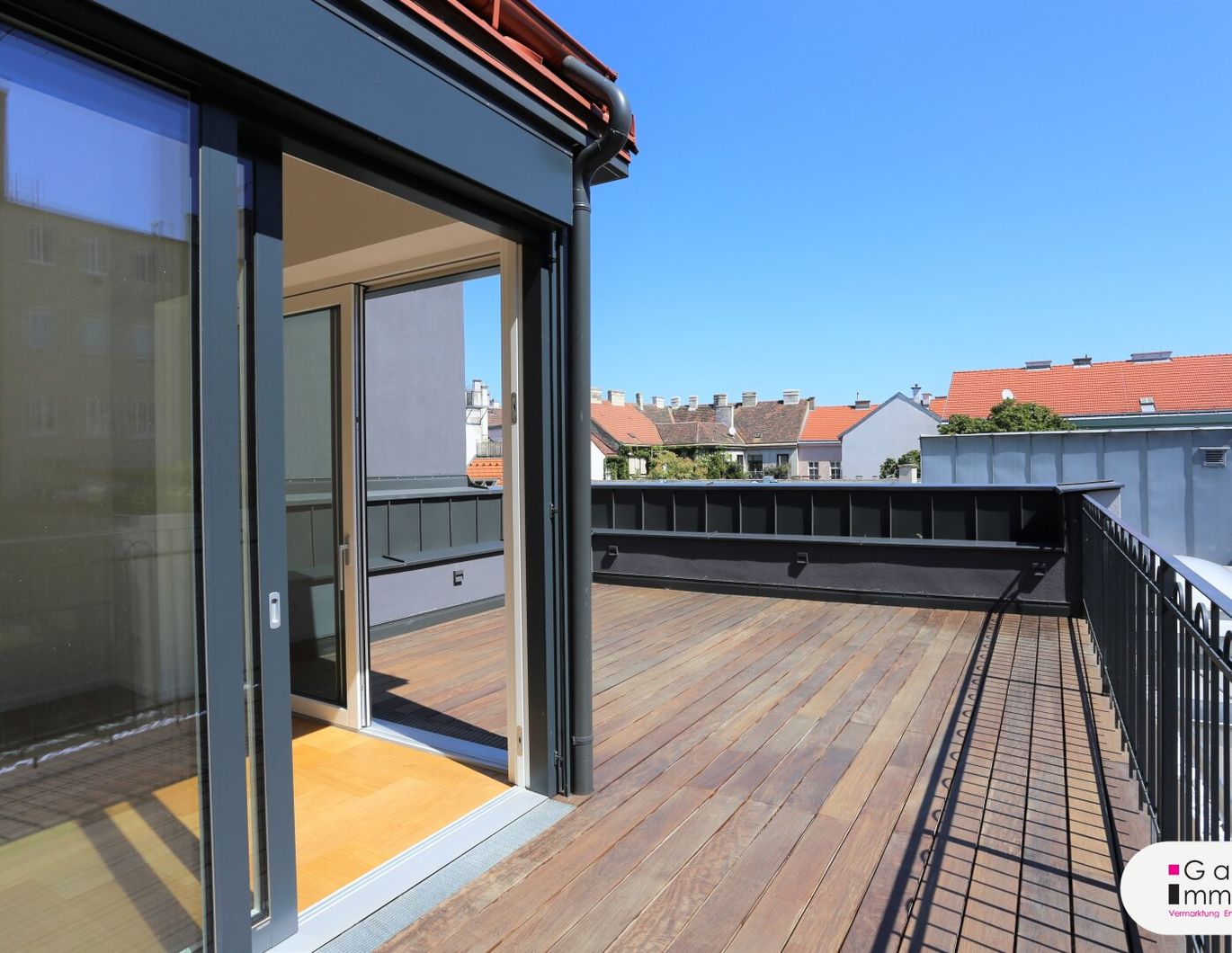 Erstbezug - Wunderschöne Dachgeschosswohnung - modernste Technik auf höchstem Niveau - Garage im Haus