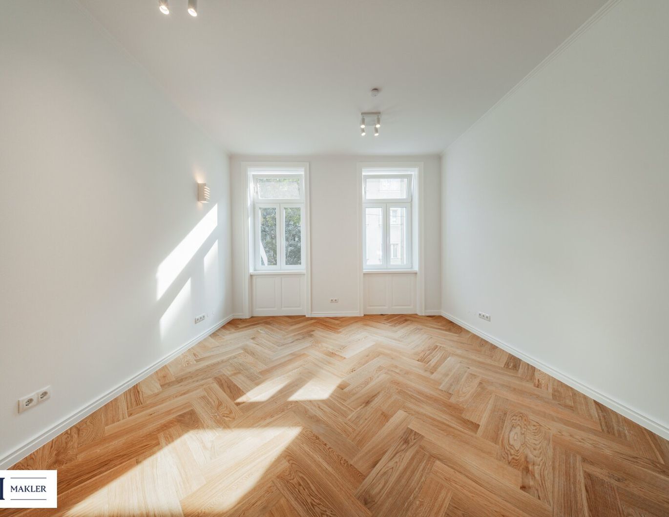 Top-sanierte Altbauwohnung: Luxus und Stil in ruhiger Wohngegend