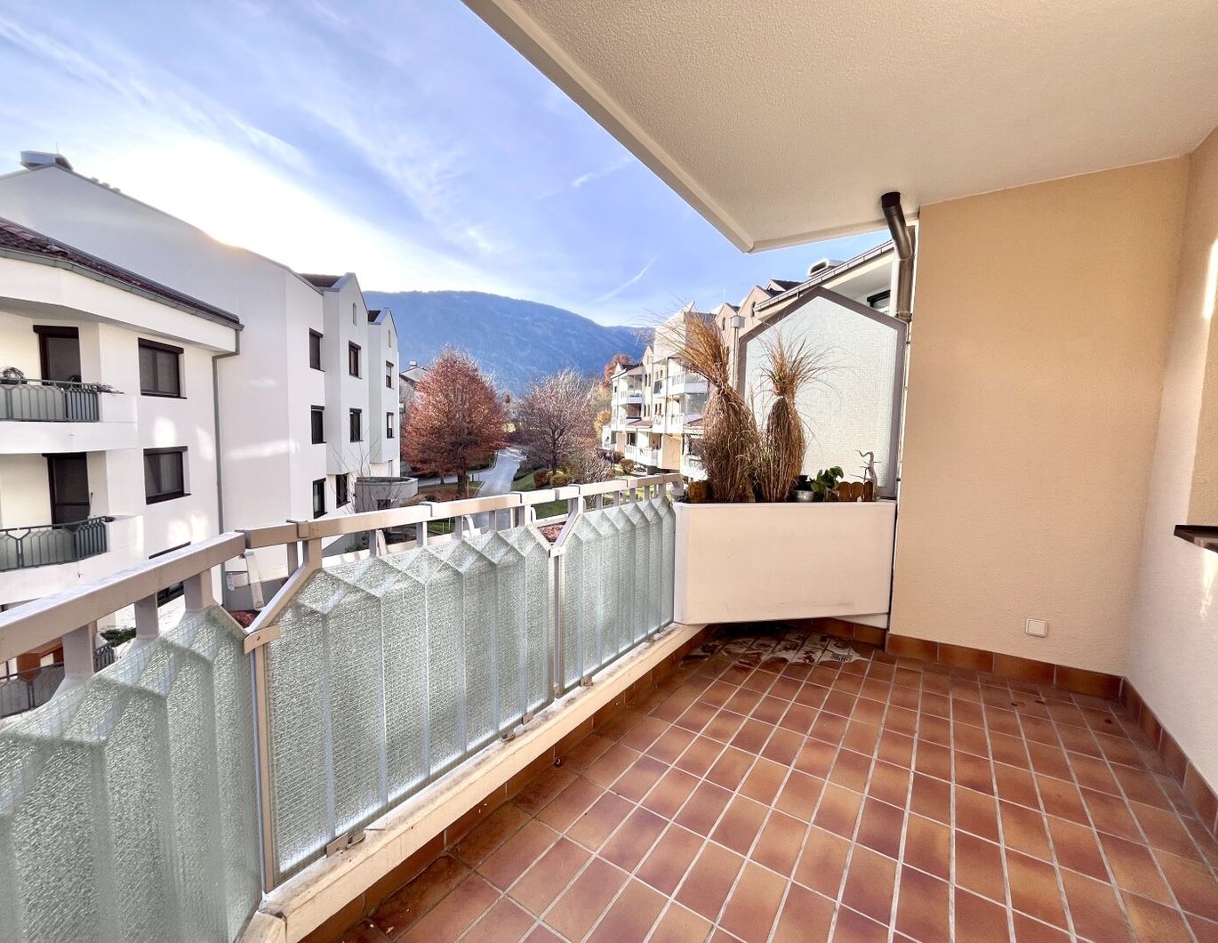 sofort verfügbar, perfekte Raumaufteilung, sonnige ruhige Lage, 3-Zimmer, Balkon & Garage