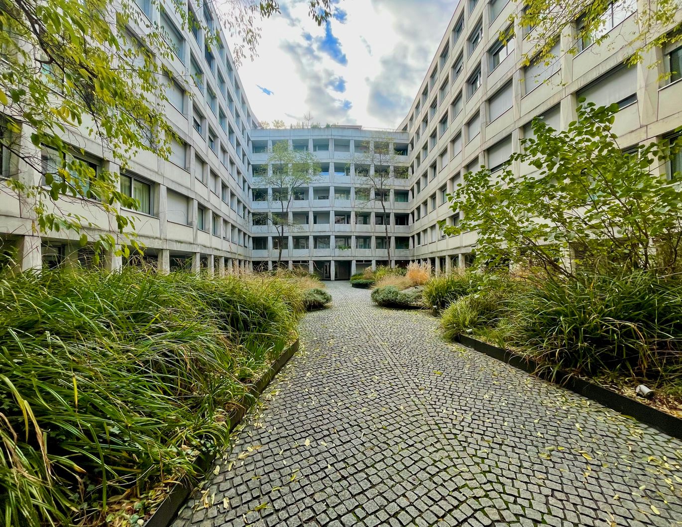 TOP Neubauwohnung, 3 Schlafzimmer und Loggia - Garage verfügbar - mitten im 7. Bezirk!