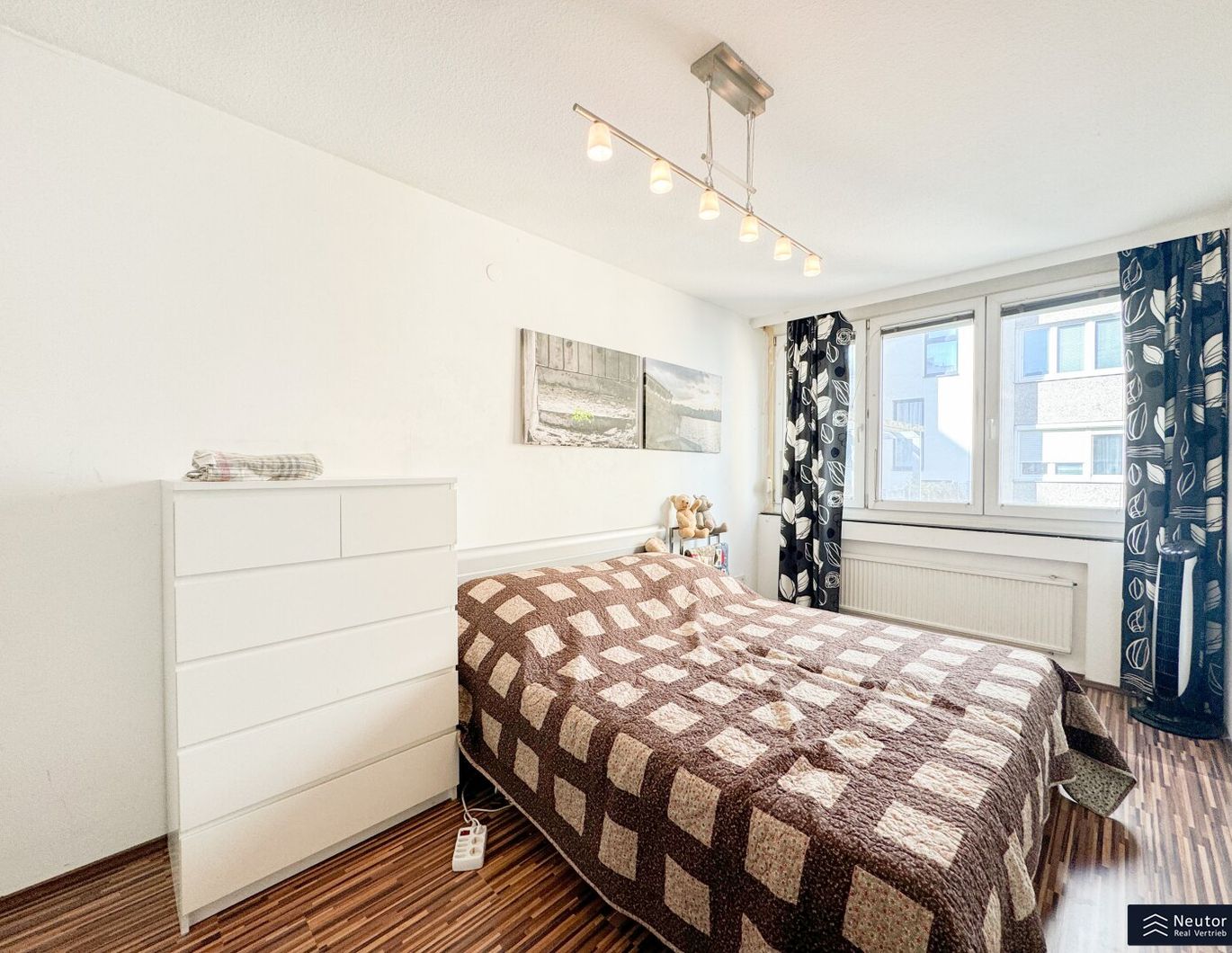 BEZAUBERNDE 2 ZIMMERWOHNUNG - CHARMANTE RAUMAUFTEILUNG - LICHTDURCHFLUTED - INNENHOFLAGE - NÄHE U1 TROSTSTRAßE