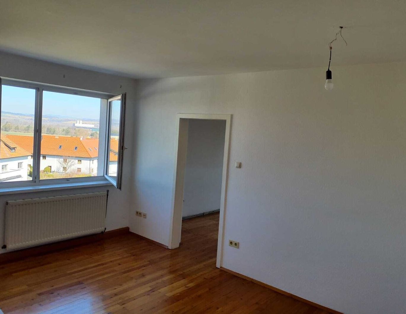 Freundliche helle 2-Zimmer-Wohnung, super Wohnlage & schöne Aussicht