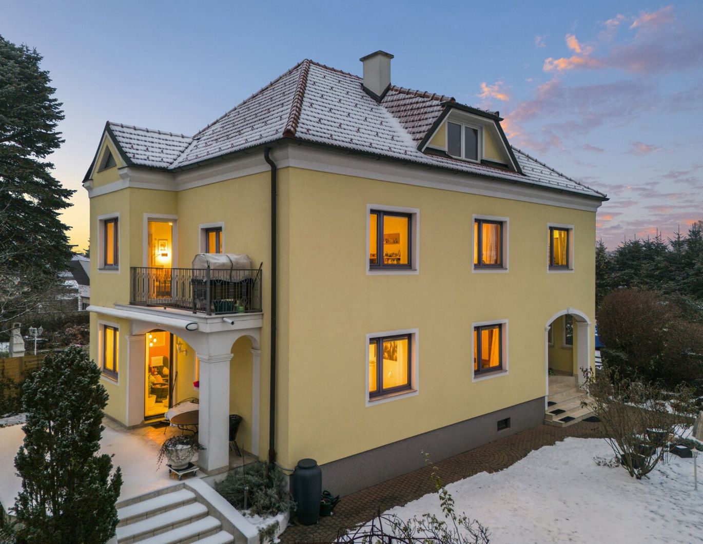 Leben in der Landhausvilla - arbeiten in Wien, Wien HBF in ca. 30min, Pool + Doppelgarage