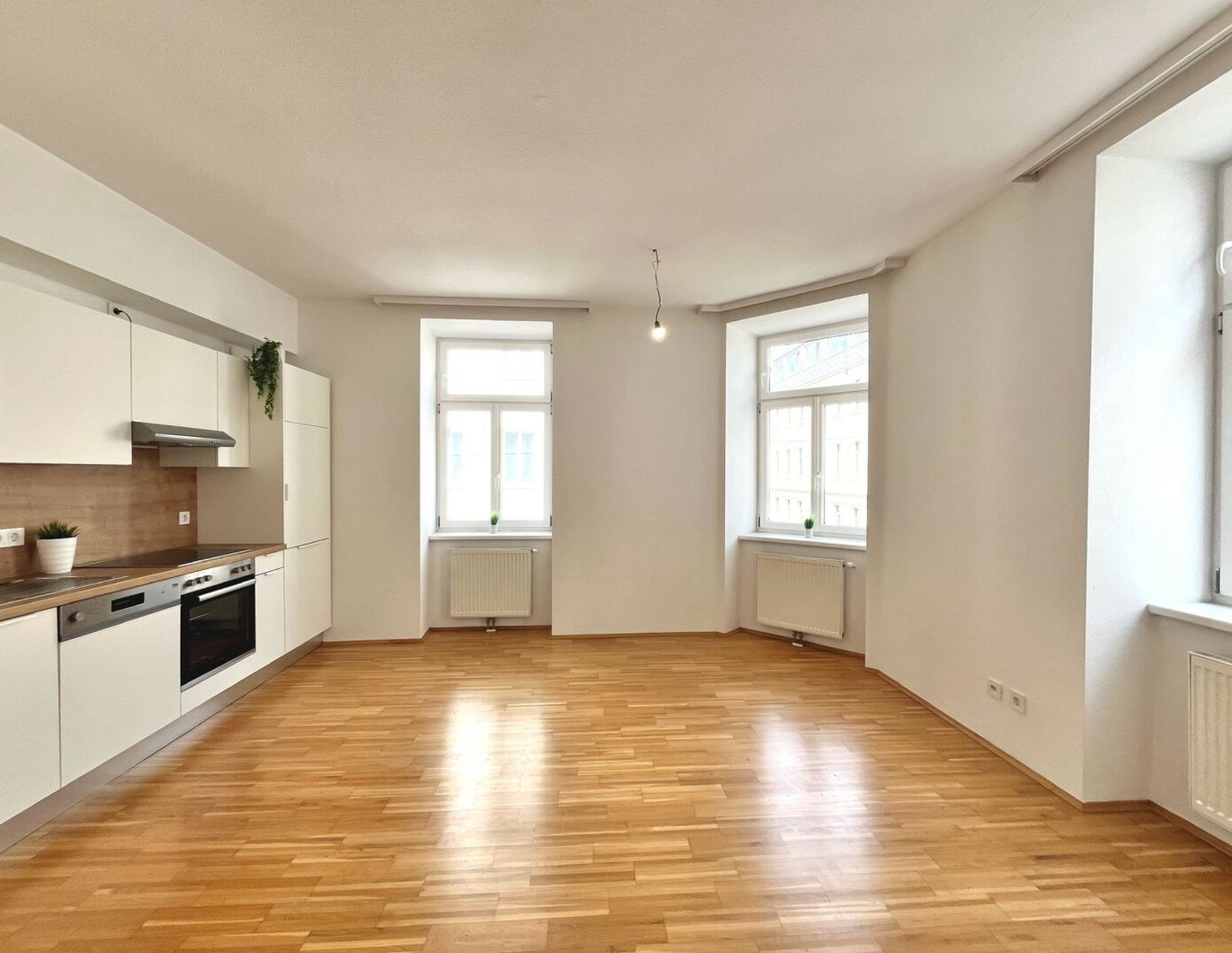 Helle 2-Zimmer-Eckwohnung im sanierten Altbau mit neuer Küche - NÄHE AKH