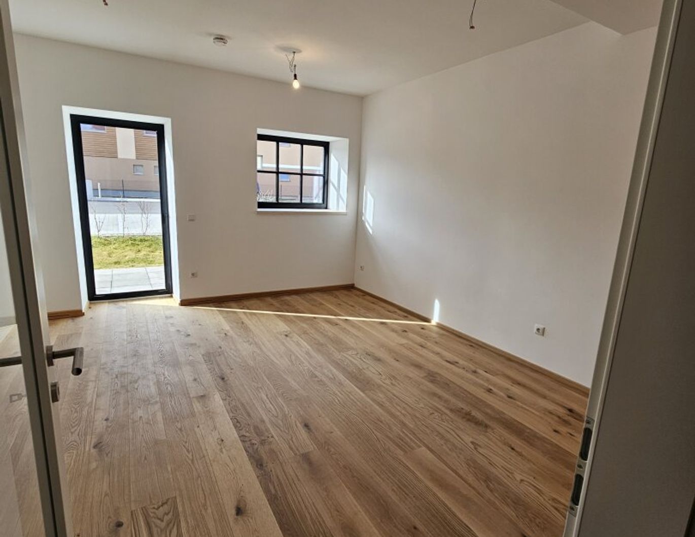 SOFORT EINZIEHEN! Neue 2-Zimmer Gartenwohnung in Freilassing!